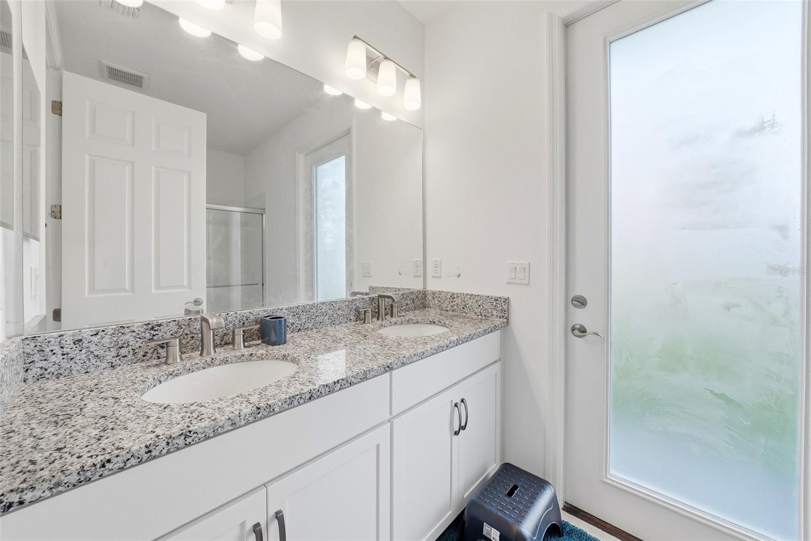 7073 GRAYBROOK DR — photo 28