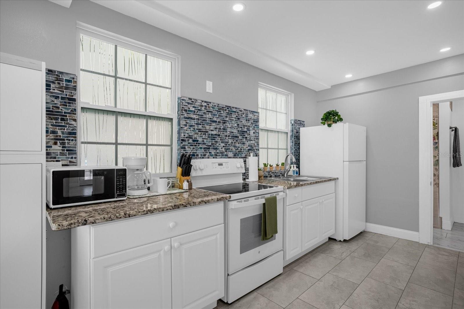 306 MARSHALL ST — photo 28