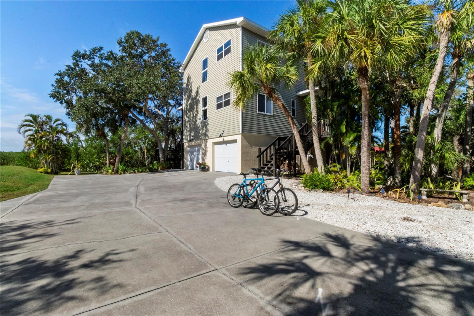 7325 HOLLY RD — photo 47