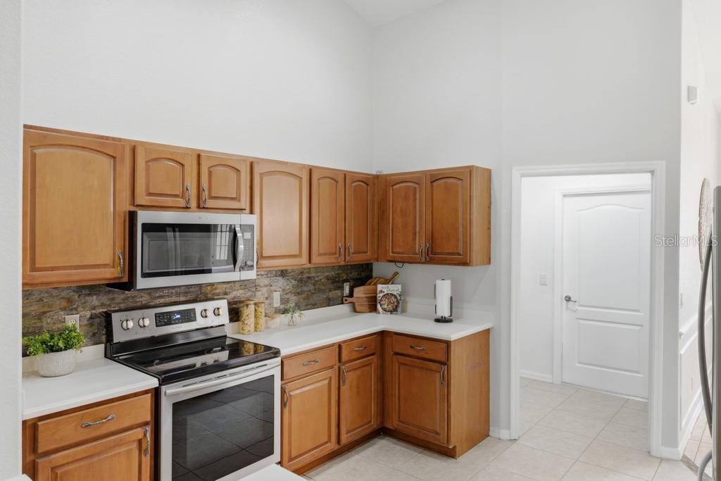 2105 BENNETT LN — photo 21
