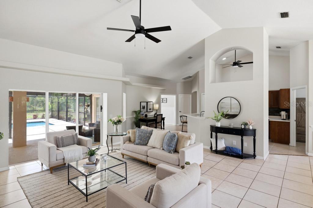 2105 BENNETT LN — photo 11