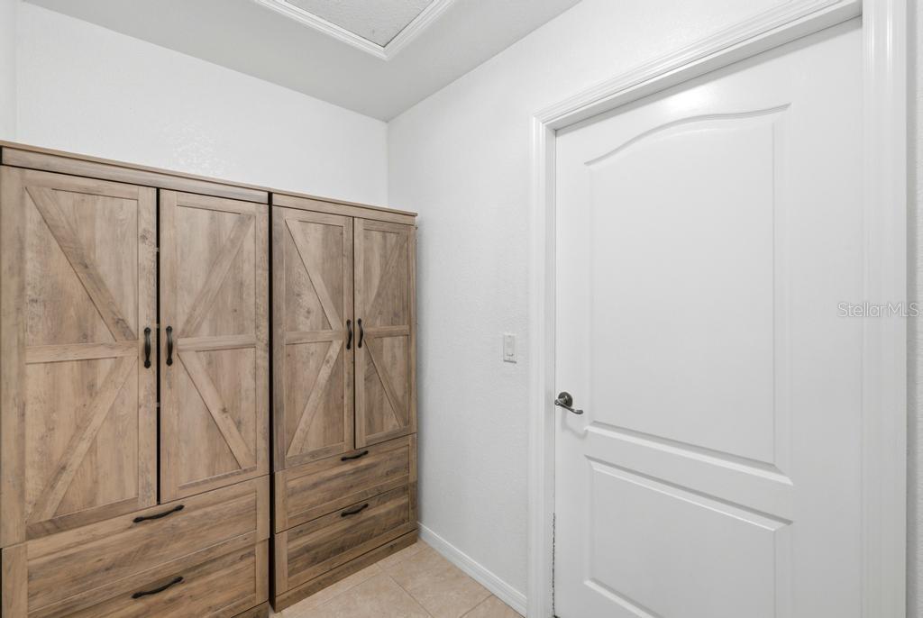 2105 BENNETT LN — photo 40
