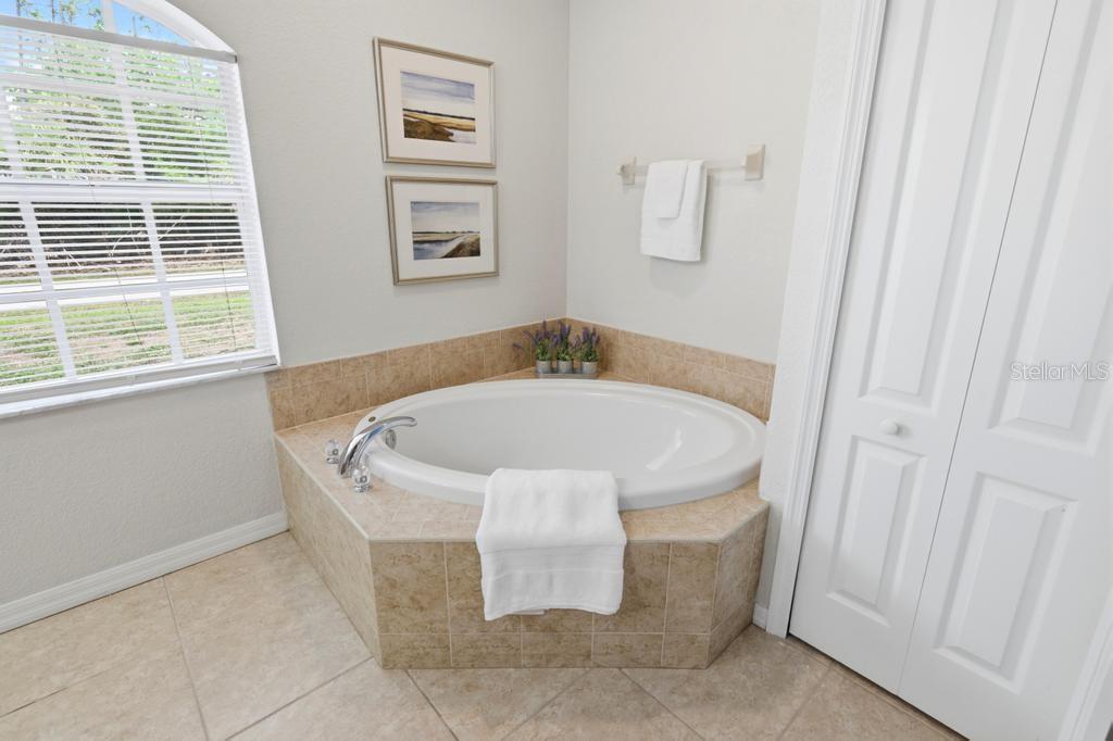 2105 BENNETT LN — photo 27