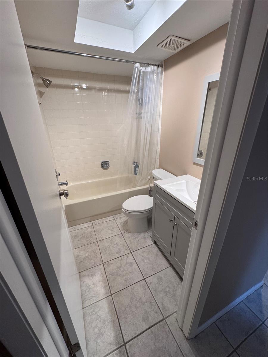 511 LONGFELLOW CT #B — photo 25