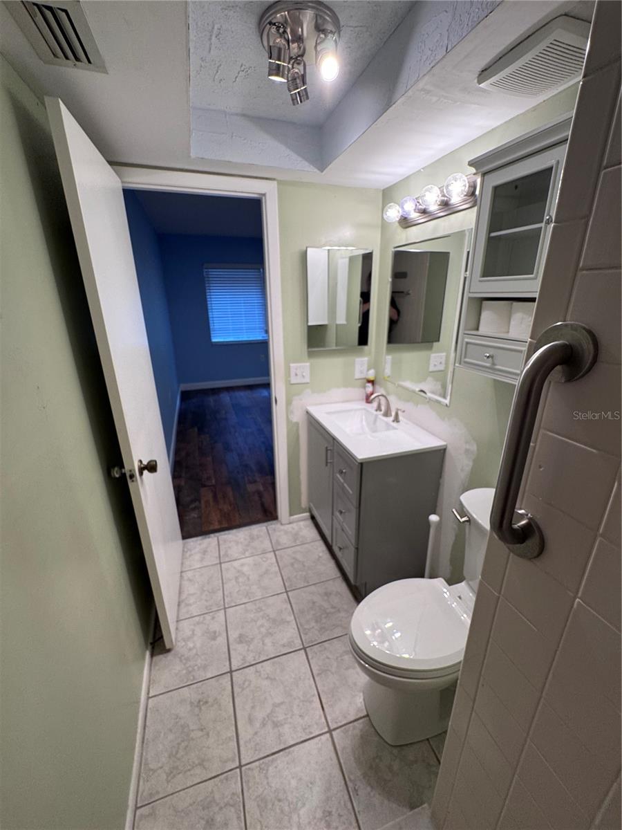 511 LONGFELLOW CT #B — photo 16
