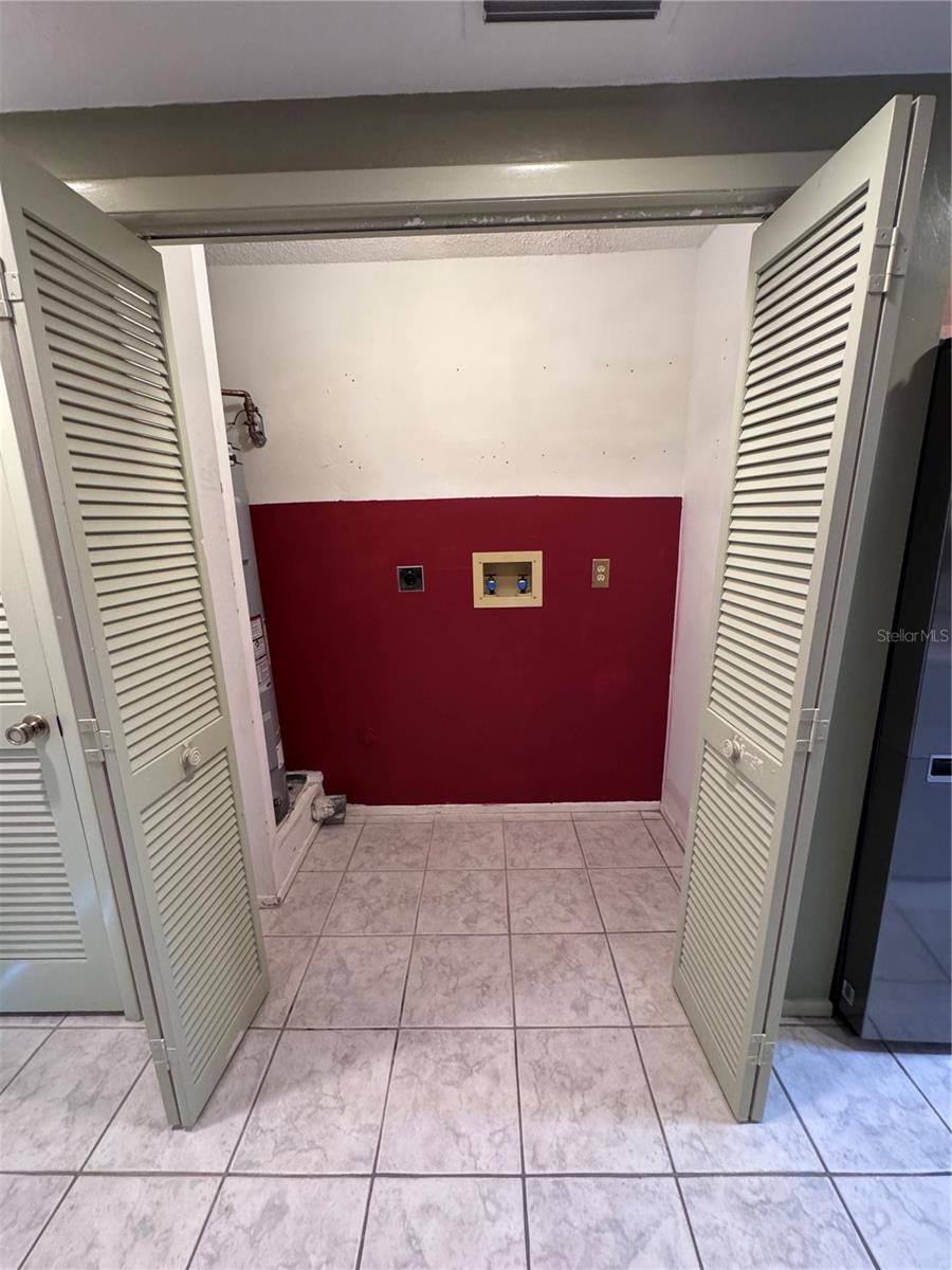 511 LONGFELLOW CT #B — photo 27