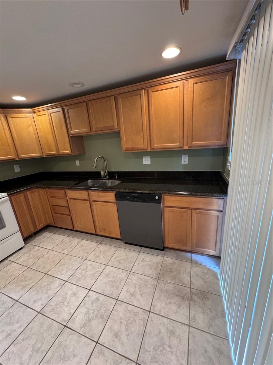 511 LONGFELLOW CT #B — photo 11