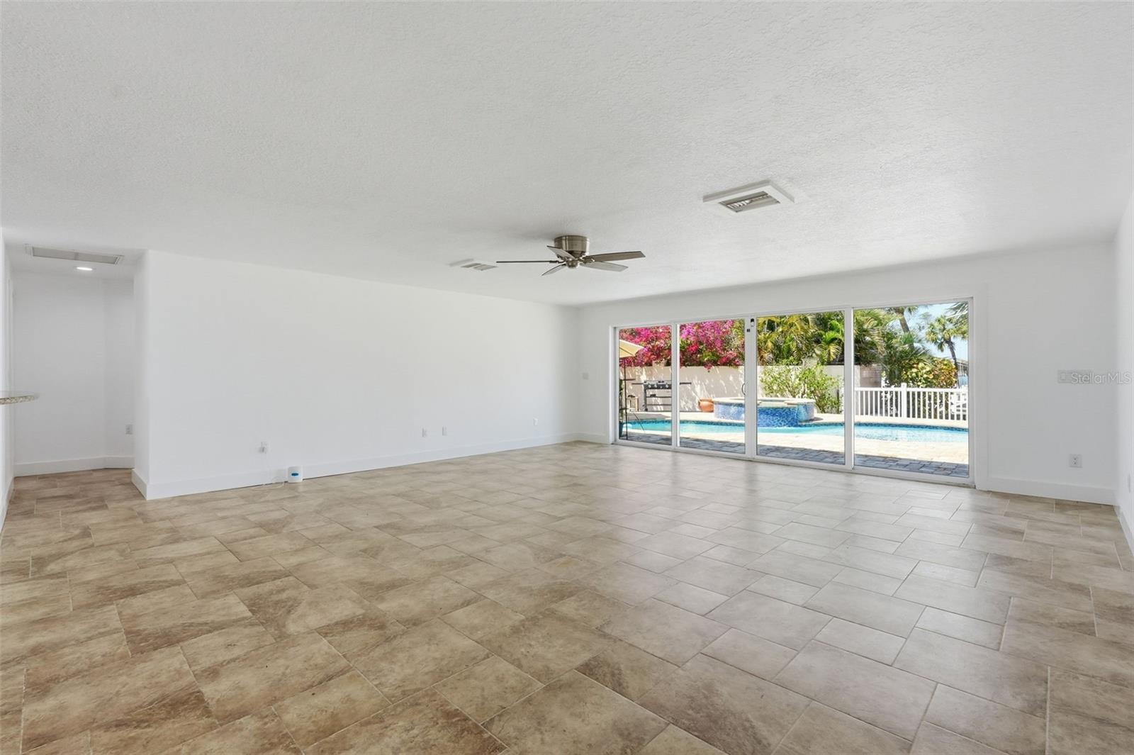 711 64TH AVE — photo 37