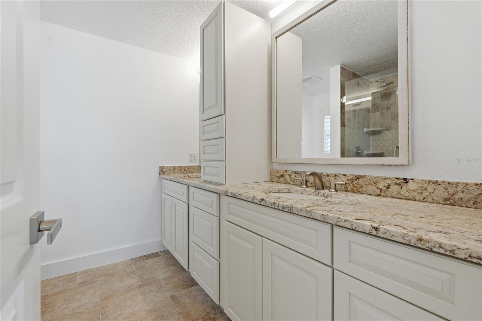 711 64TH AVE — photo 35