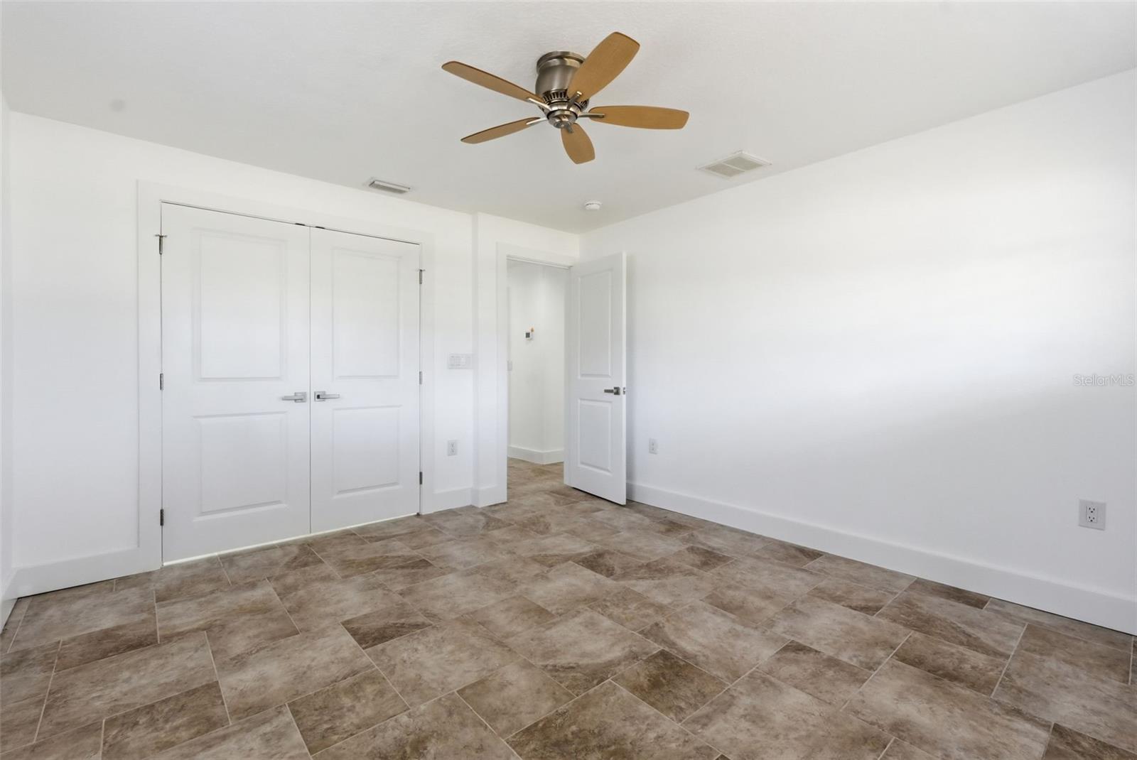 711 64TH AVE — photo 39