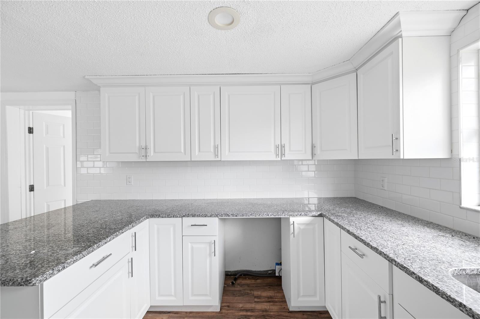 9720 RAINBOW LN — photo 18