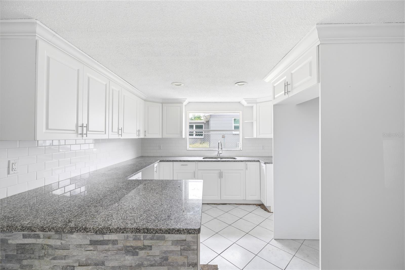 9720 RAINBOW LN — photo 16