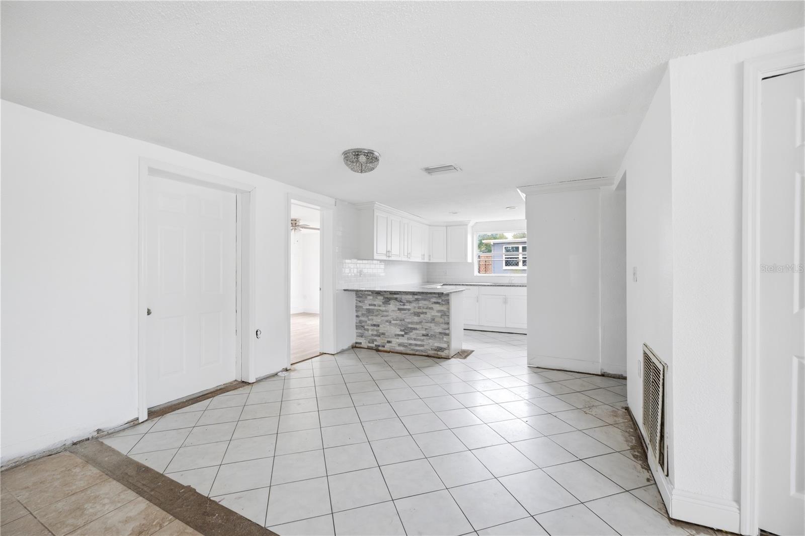 9720 RAINBOW LN — photo 12