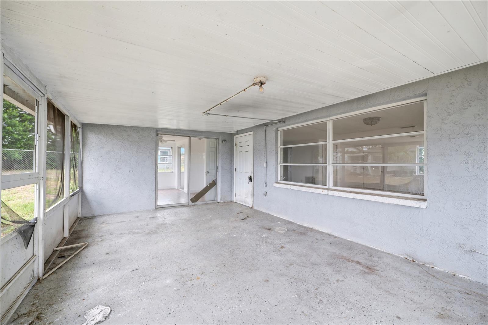9720 RAINBOW LN — photo 32