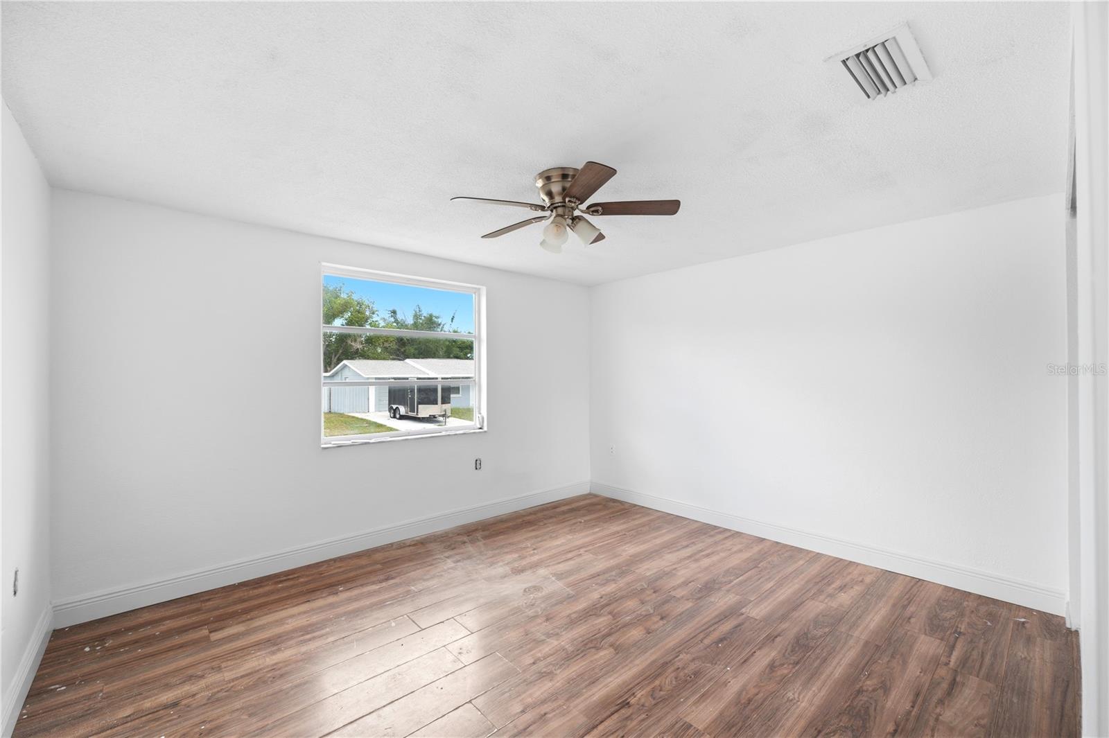 9720 RAINBOW LN — photo 28