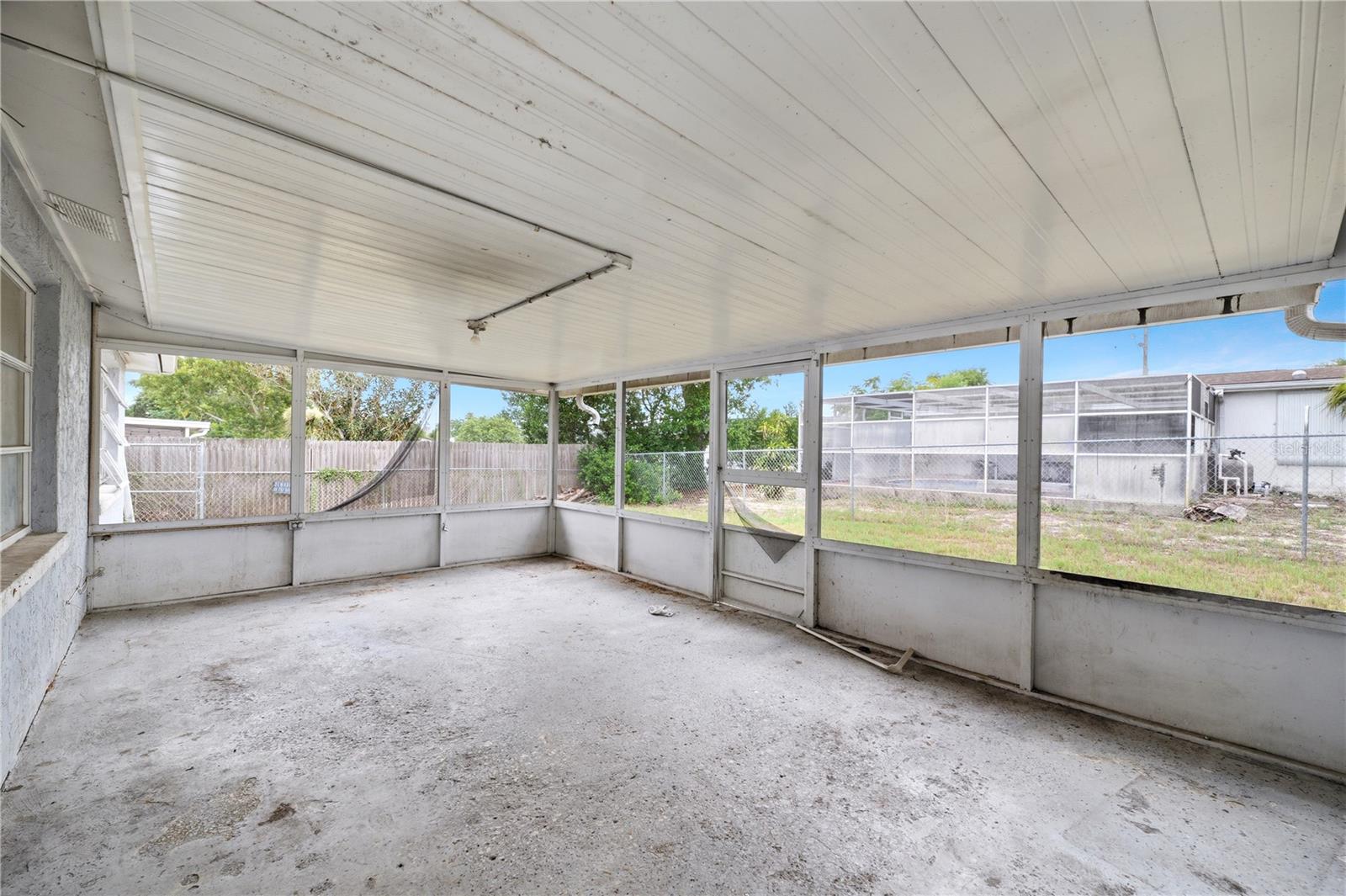 9720 RAINBOW LN — photo 33