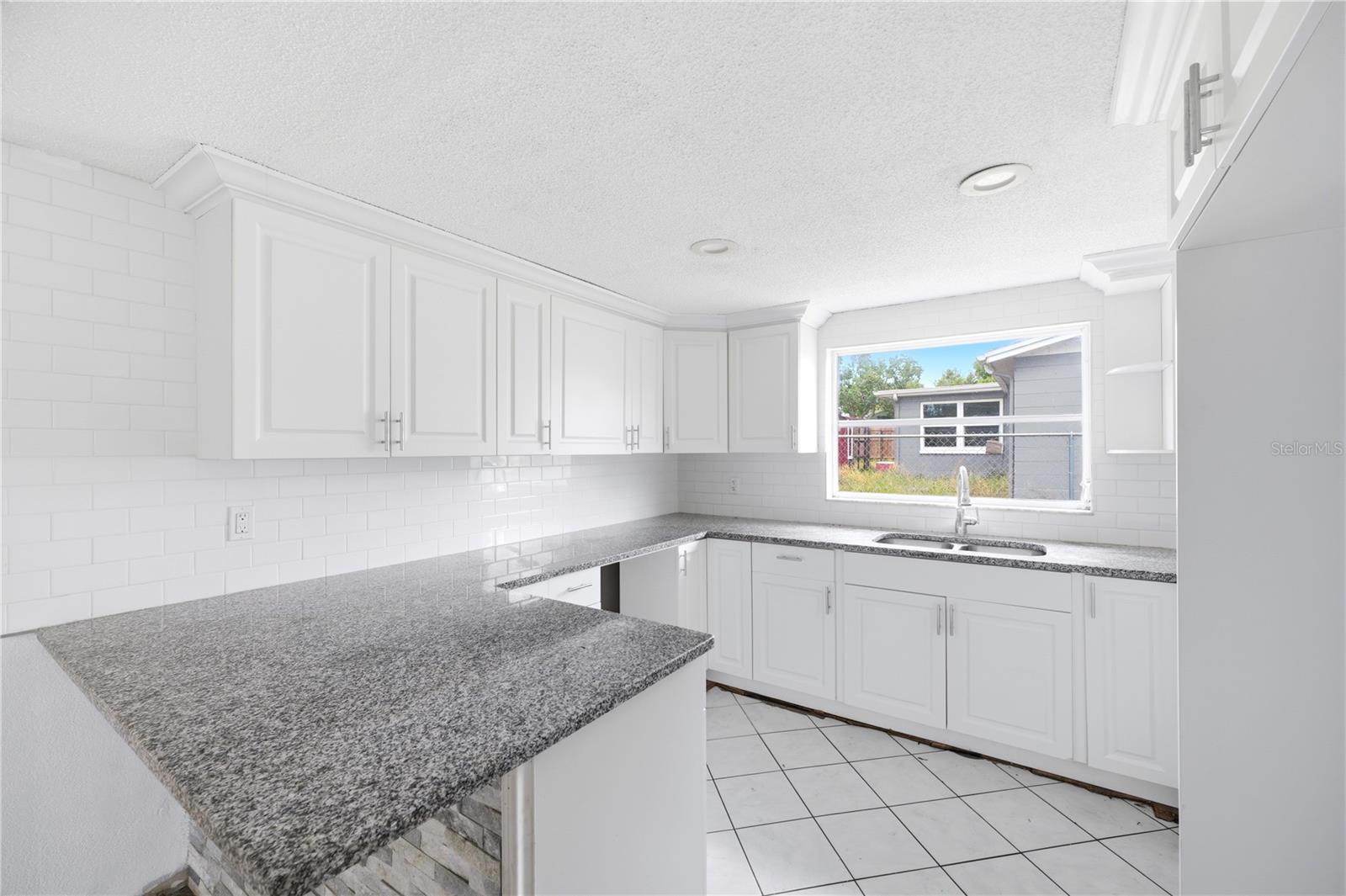 9720 RAINBOW LN — photo 17