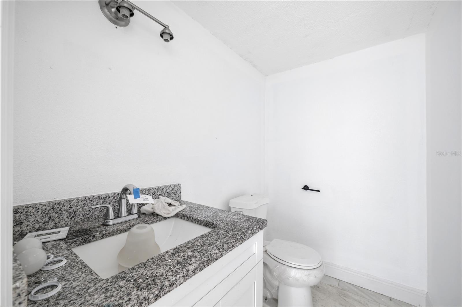 9720 RAINBOW LN — photo 31