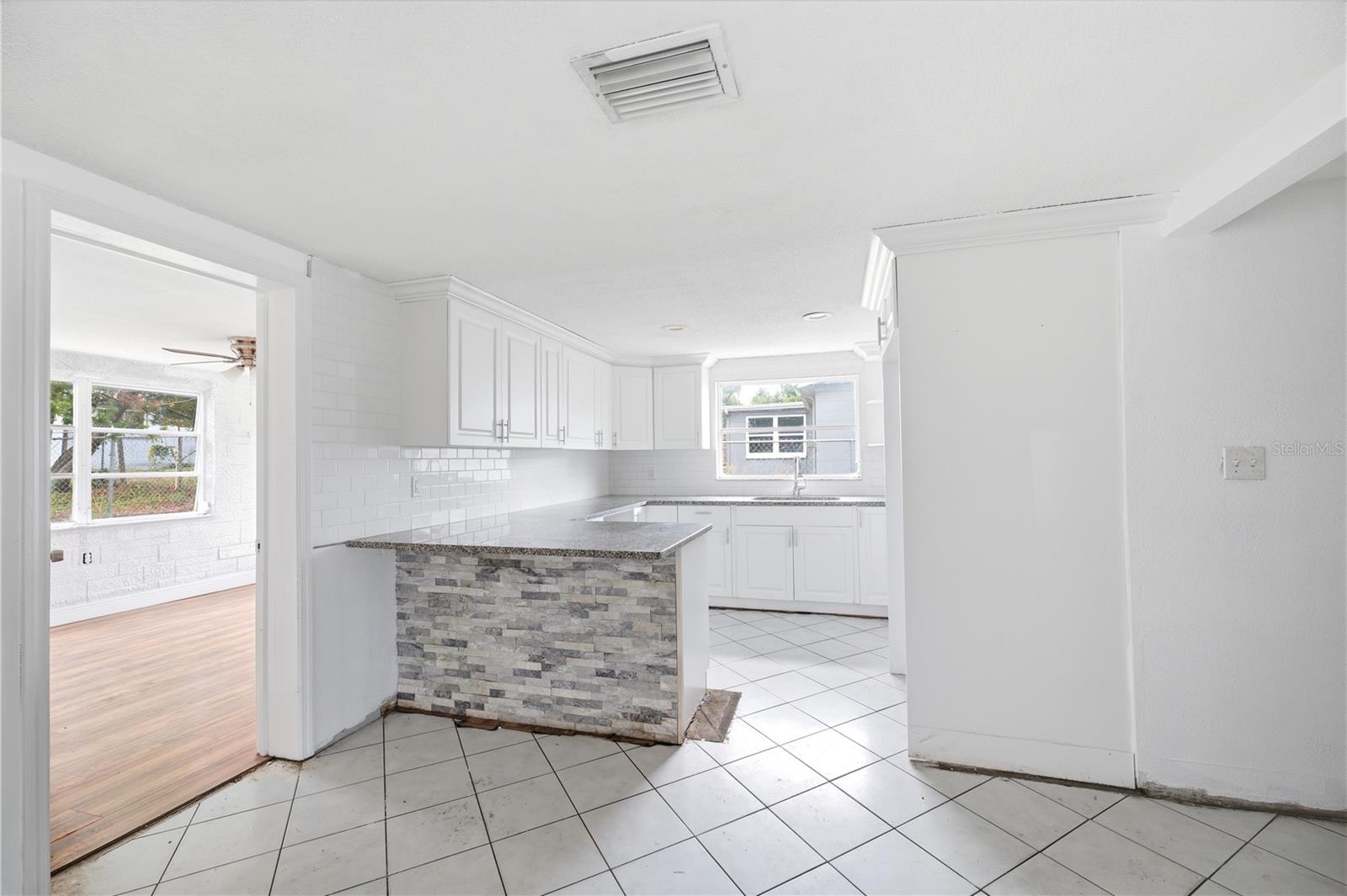 9720 RAINBOW LN — photo 14