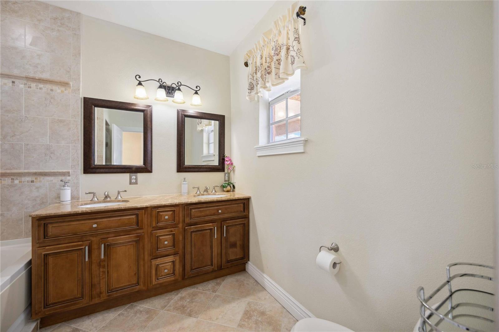 1621 DR MARTIN LUTHER KING WAY — photo 28