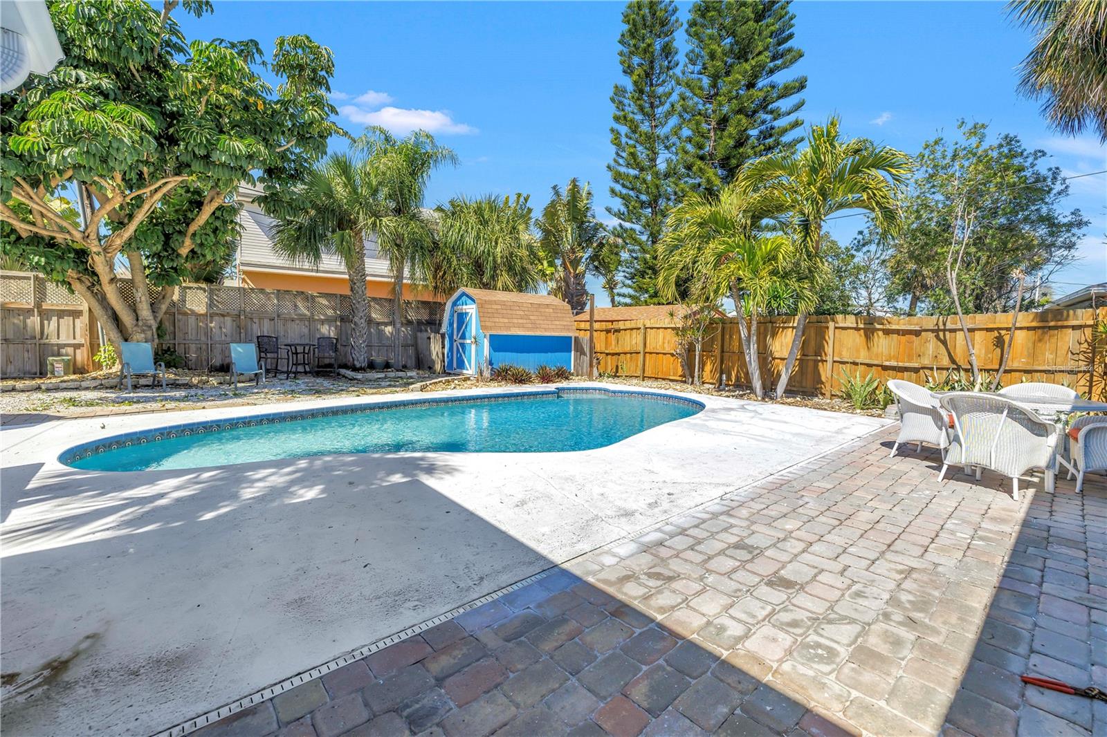 6892 GULF WINDS DR #1 — photo 40