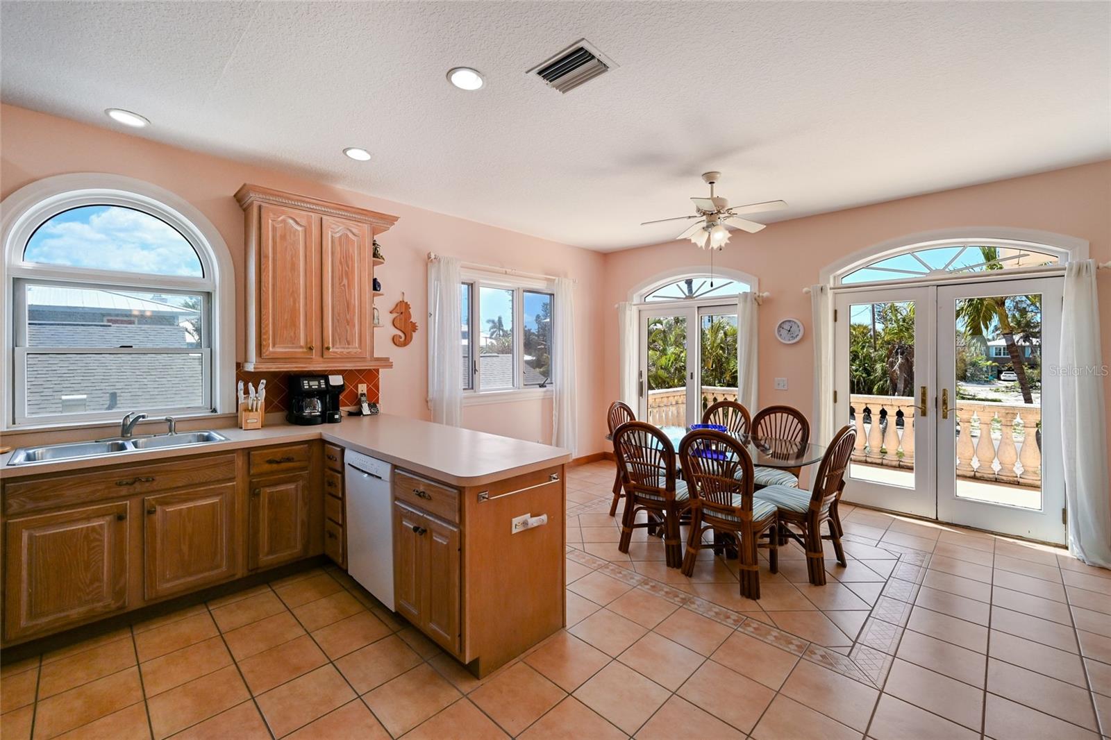 889 N SHORE DR — photo 16