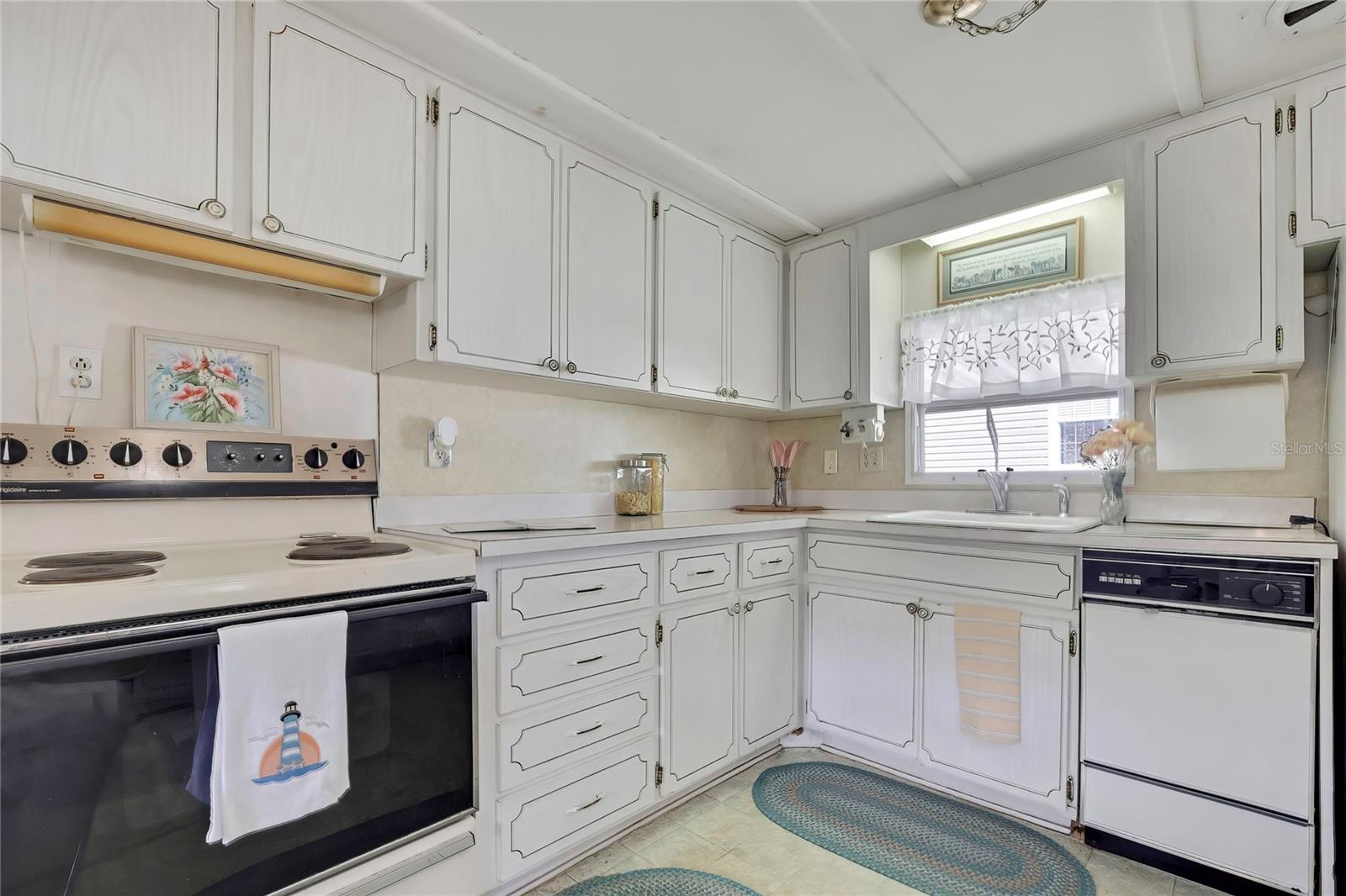 37 WILLIAM PENN WAY #13 — photo 9