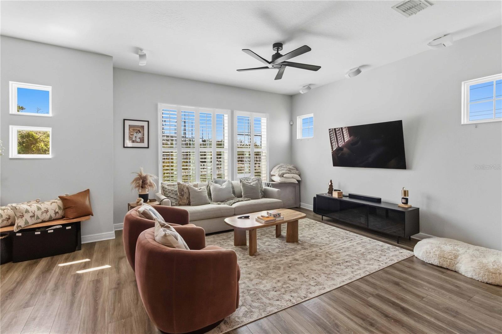9545 W PARK VILLAGE DR — photo 2