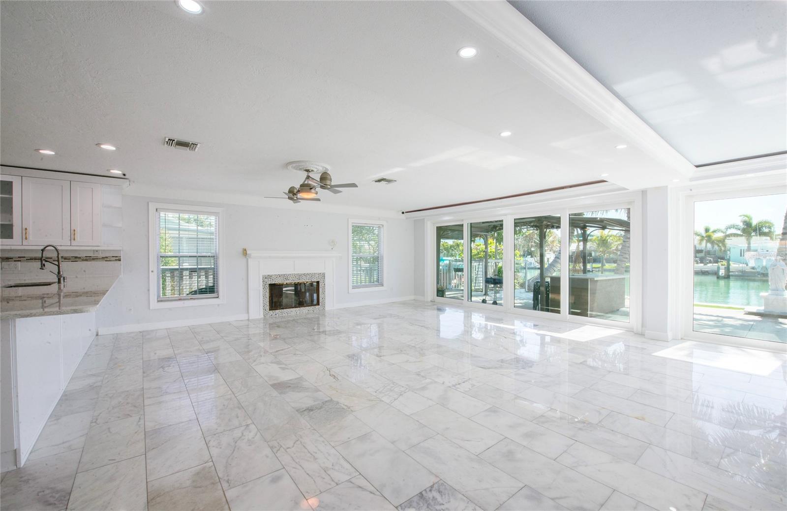 551 CRYSTAL DR — photo 18