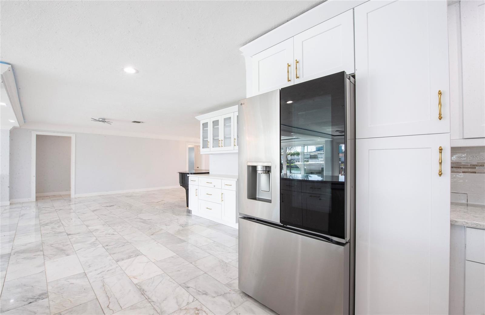 551 CRYSTAL DR — photo 26