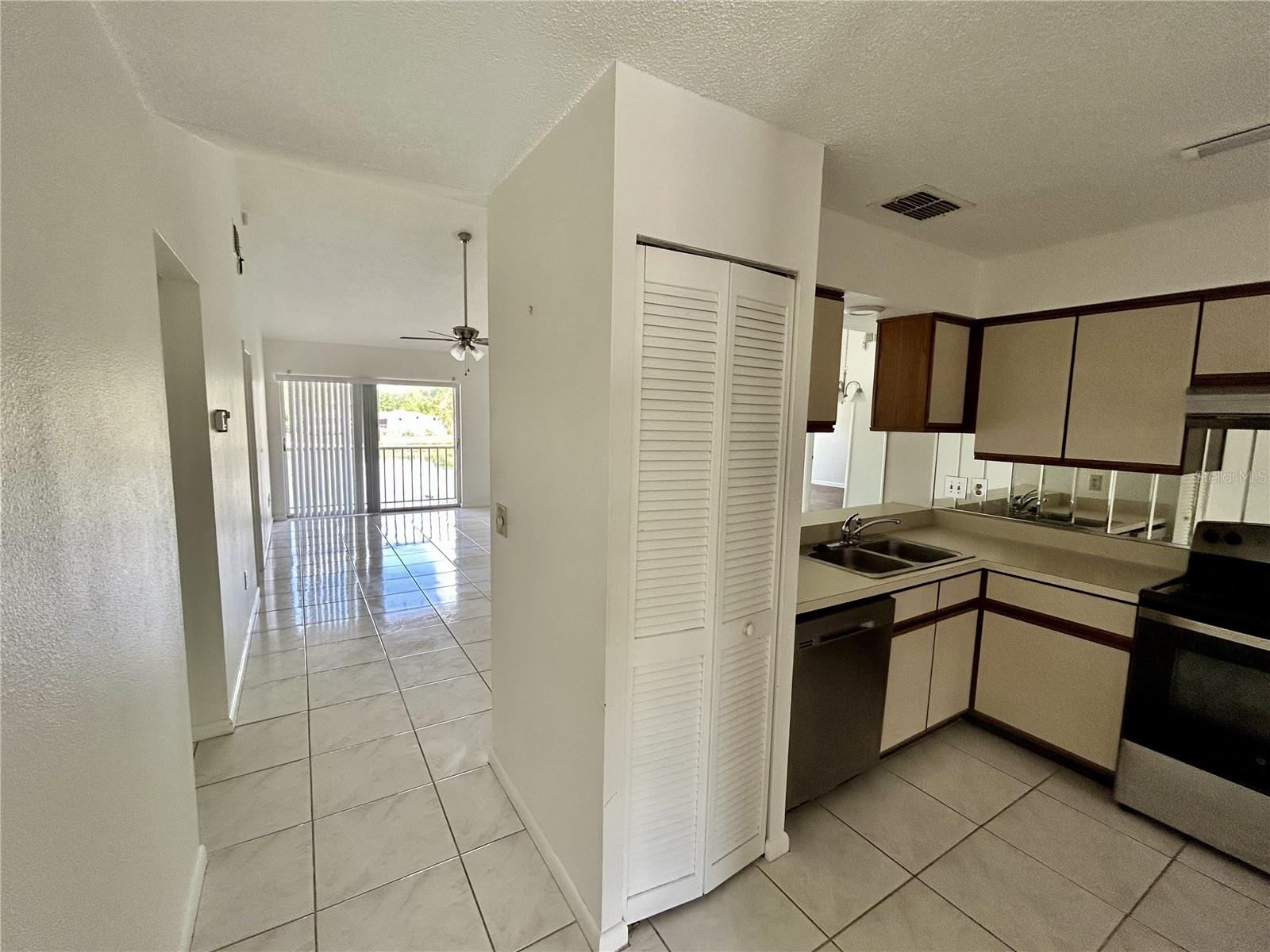 6519 SPRING FLOWER DR #24 — photo 4
