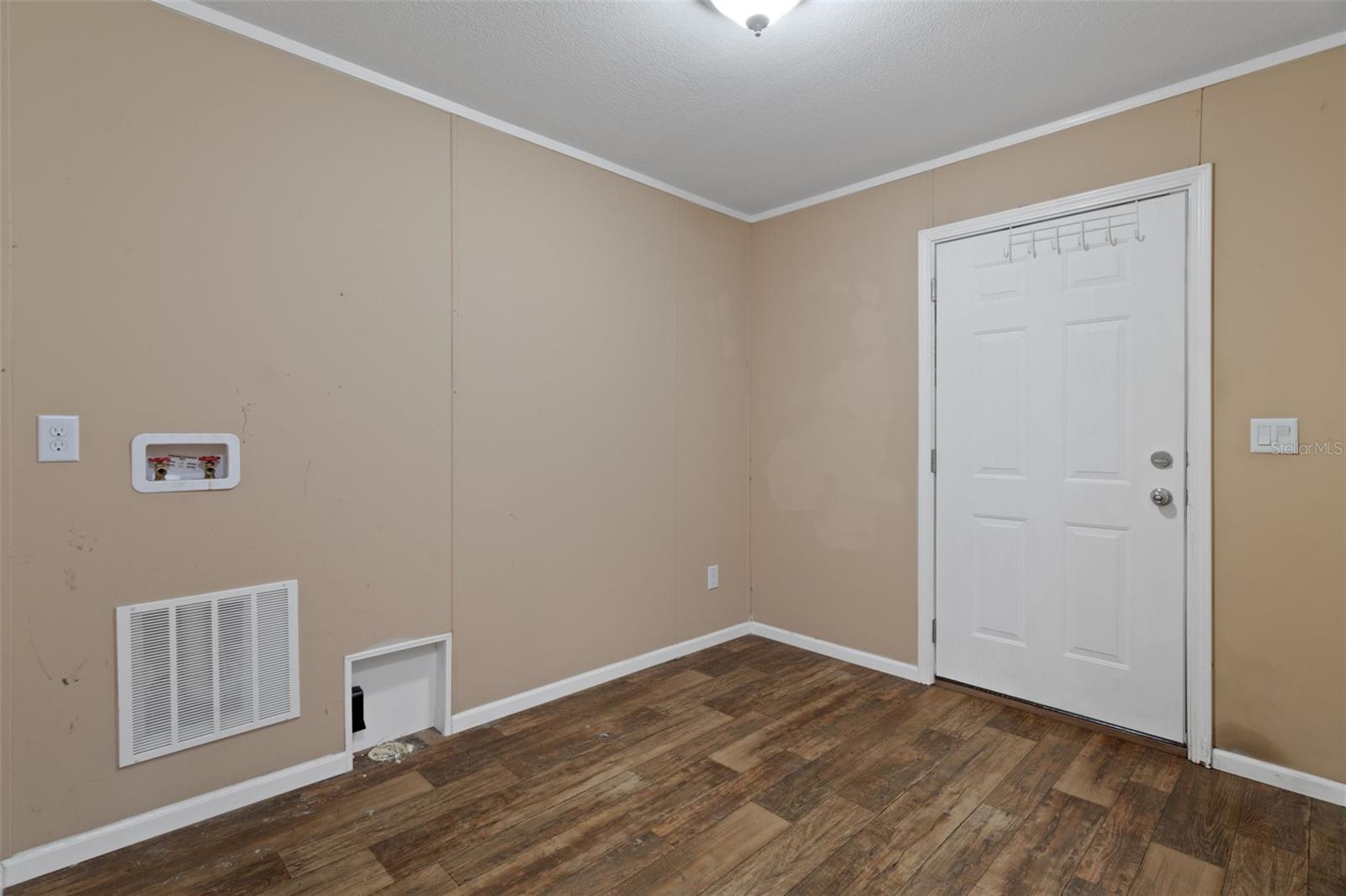 38616 COLEEN AVE — photo 51