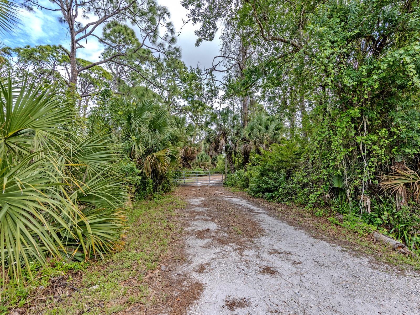 400 S HAVANA RD — photo 28