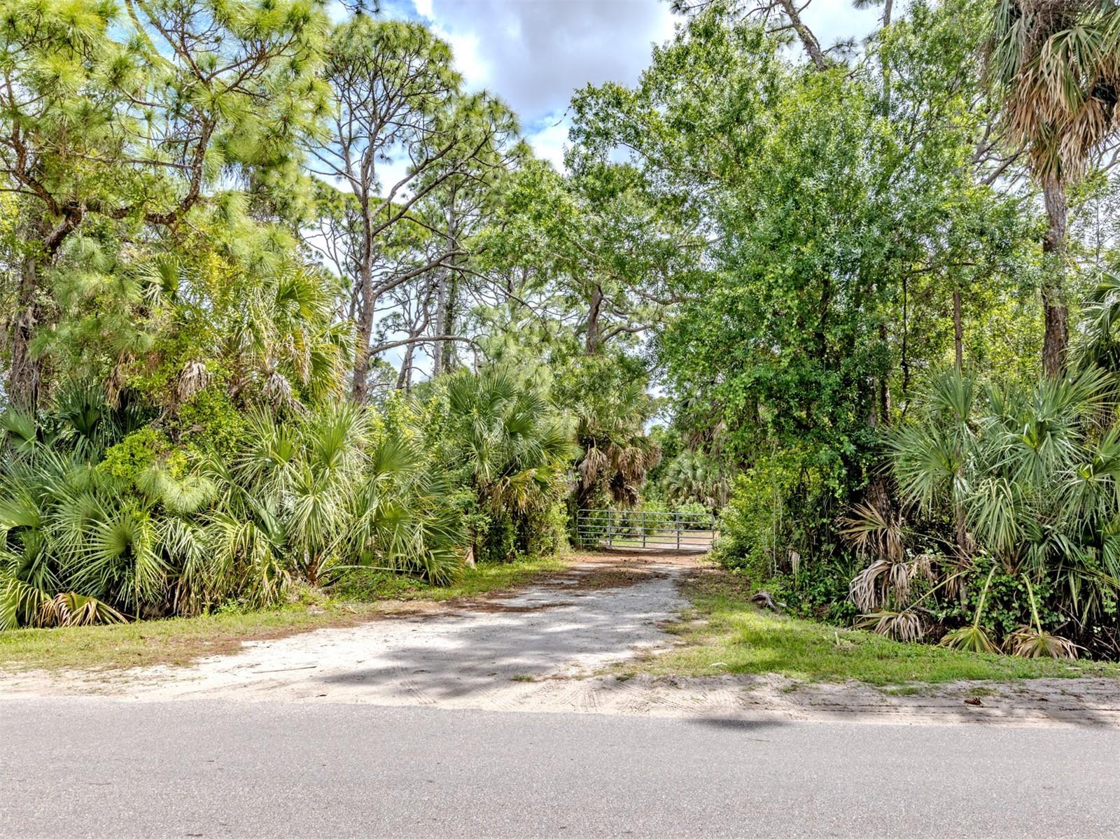 400 S HAVANA RD — photo 26