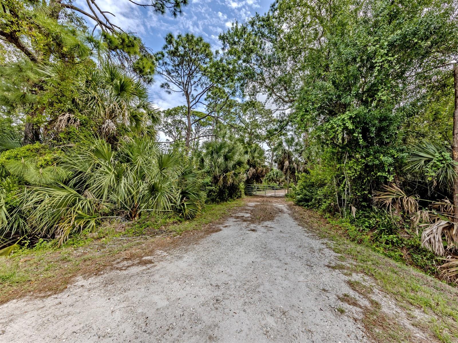 400 S HAVANA RD — photo 23