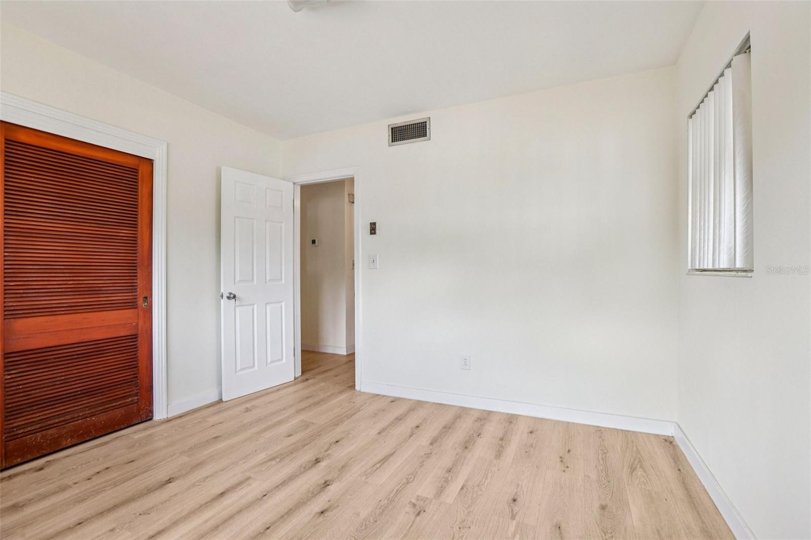 215 S WEST SHORE BLVD — photo 27