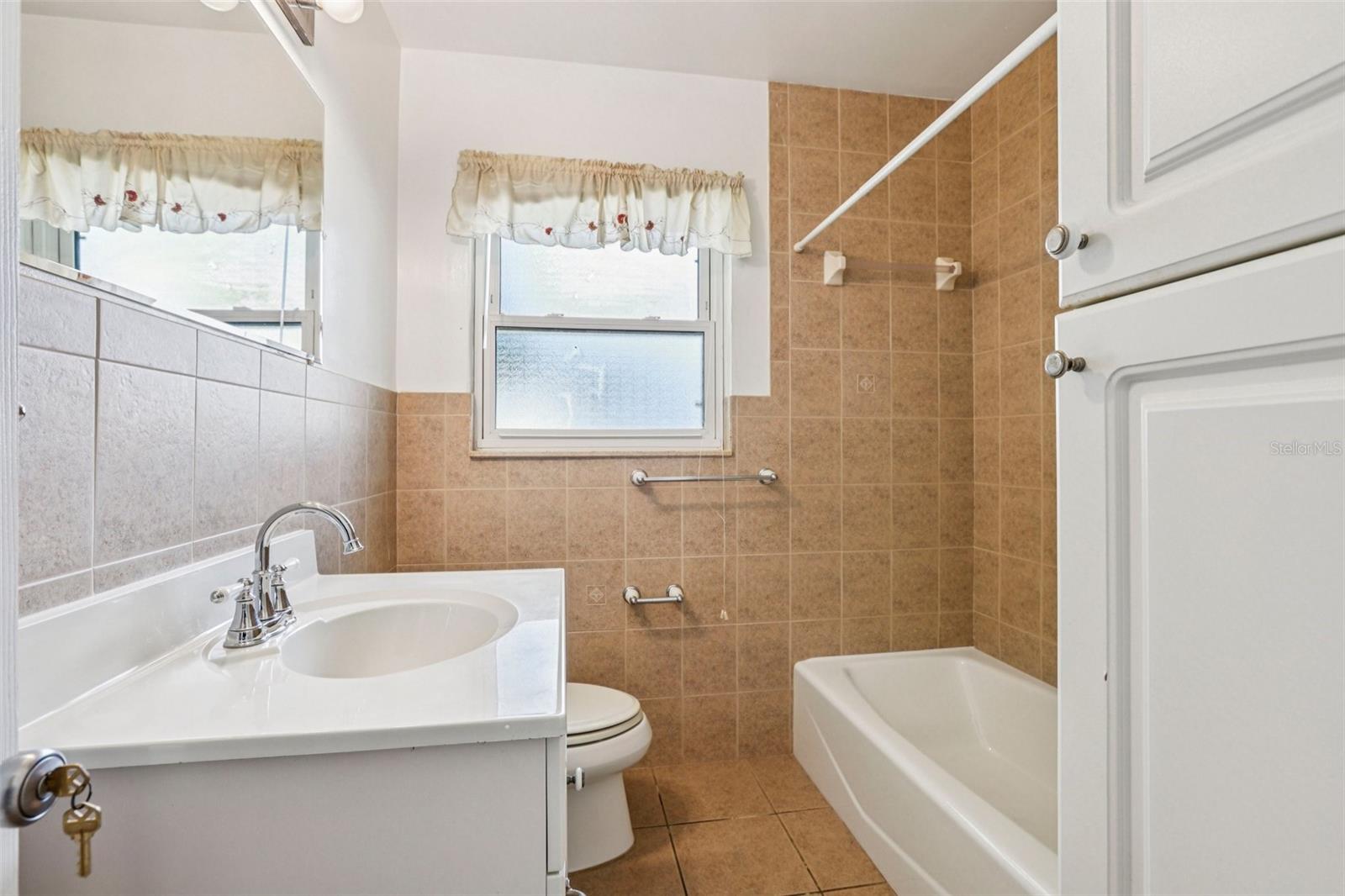 215 S WEST SHORE BLVD — photo 28