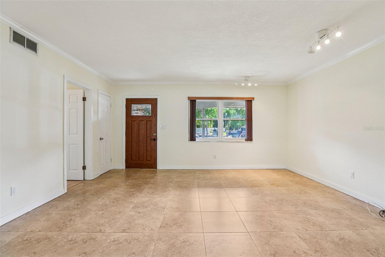 215 S WEST SHORE BLVD — photo 9