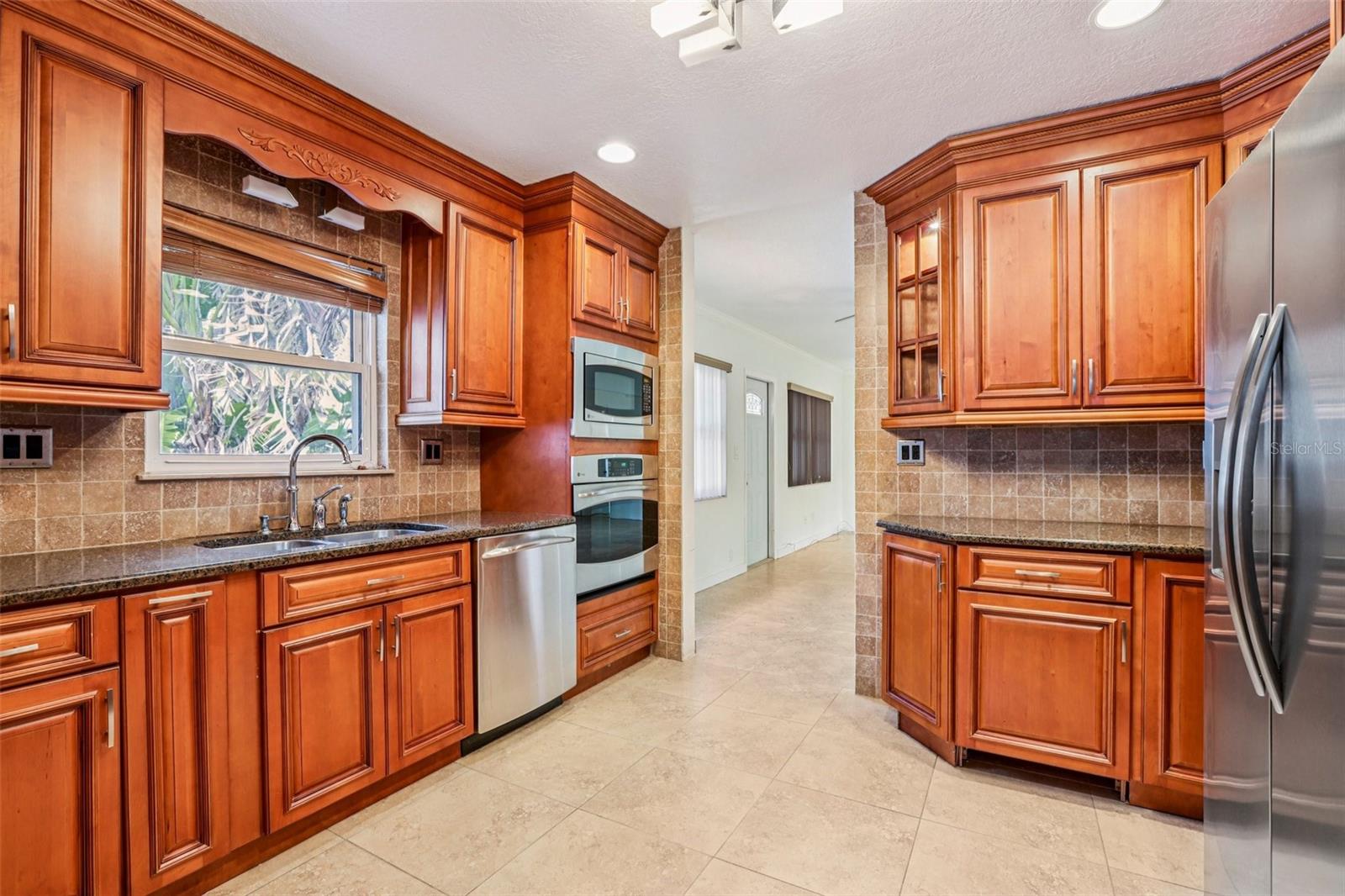 215 S WEST SHORE BLVD — photo 17