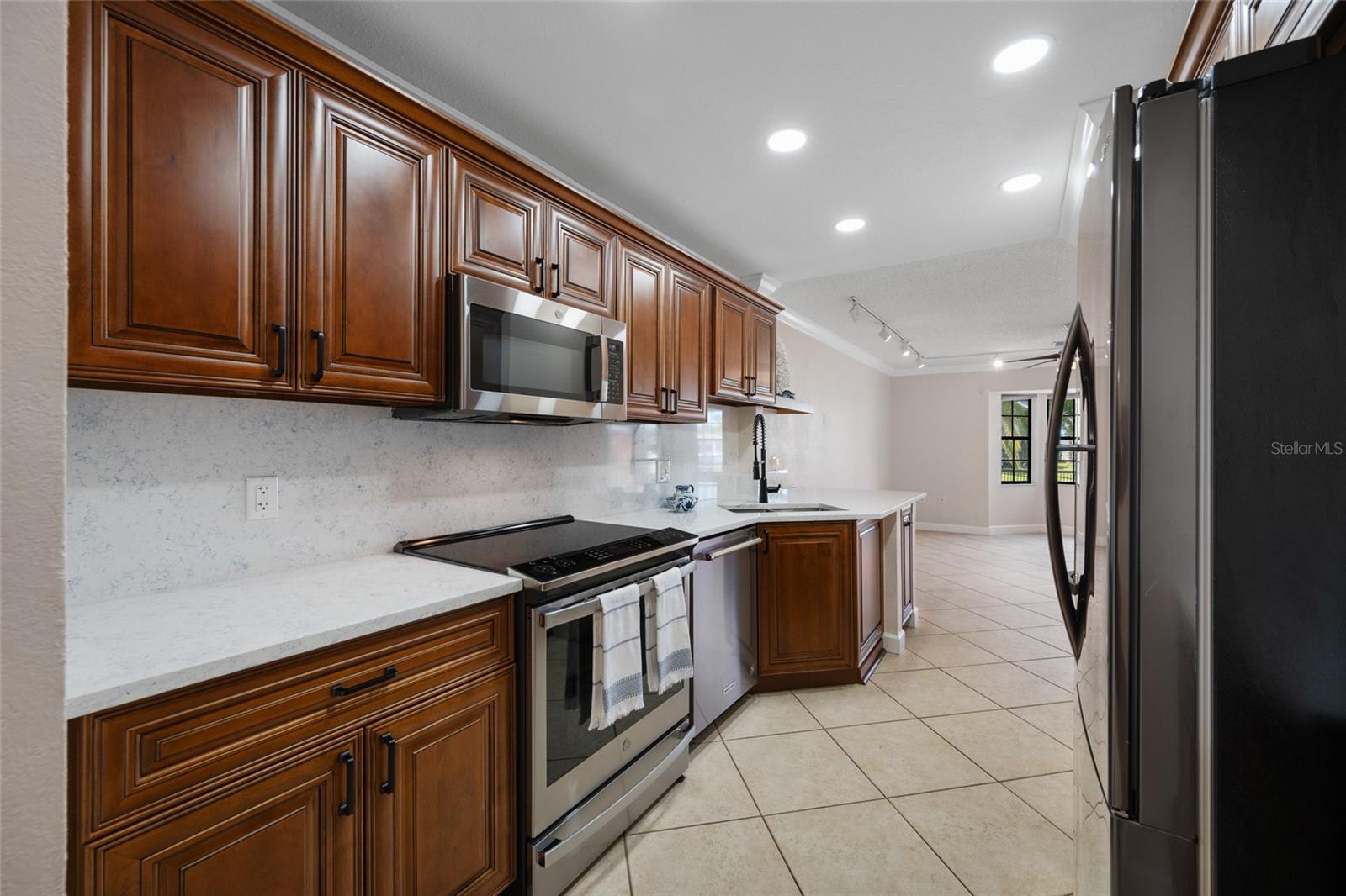 10416 SAINT TROPEZ PL — photo 10