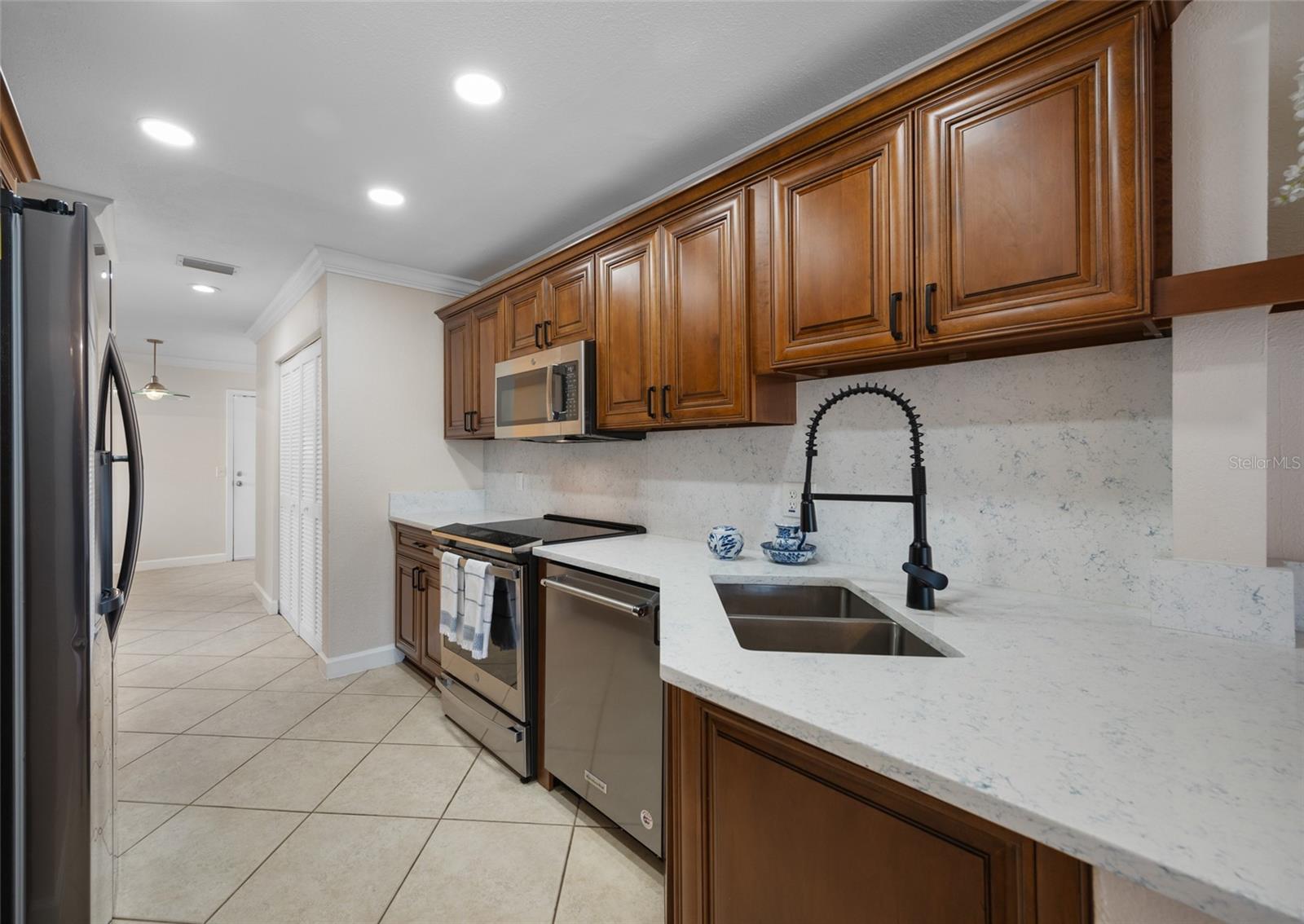 10416 SAINT TROPEZ PL — photo 14