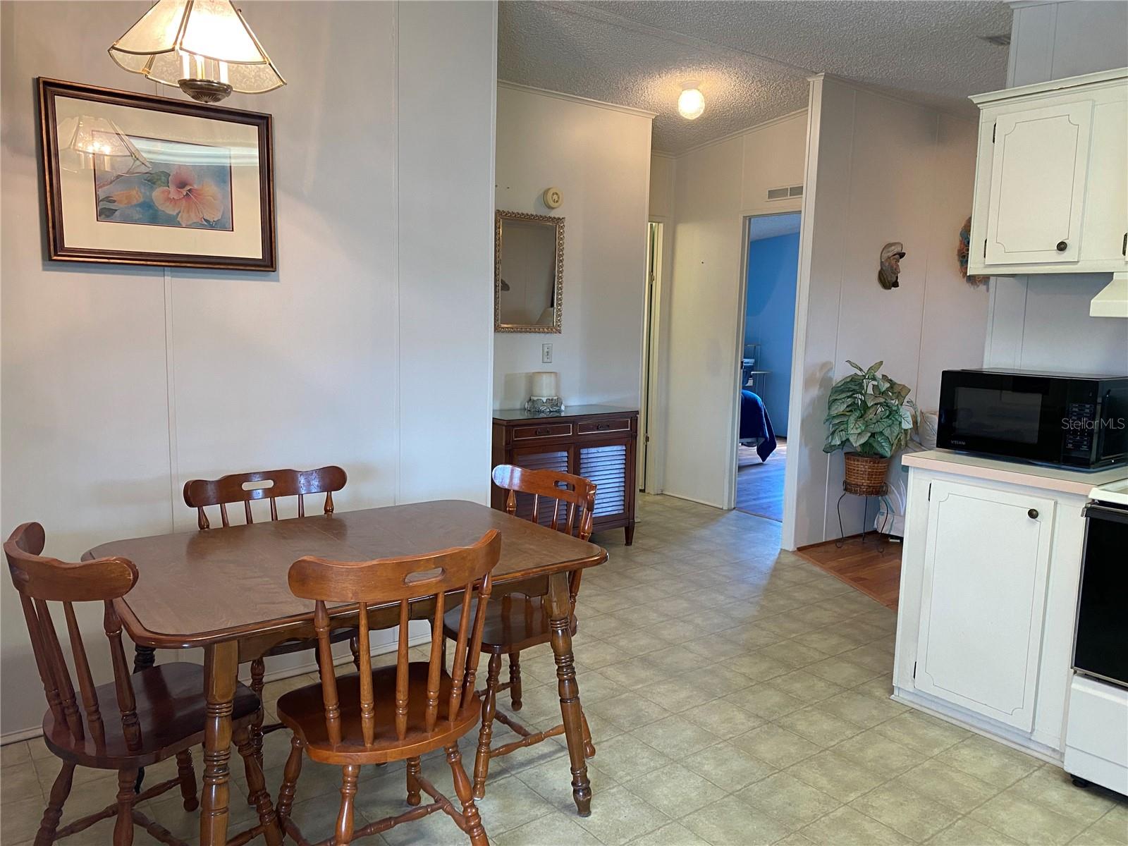 701 RIVERVIEW CIR — photo 5