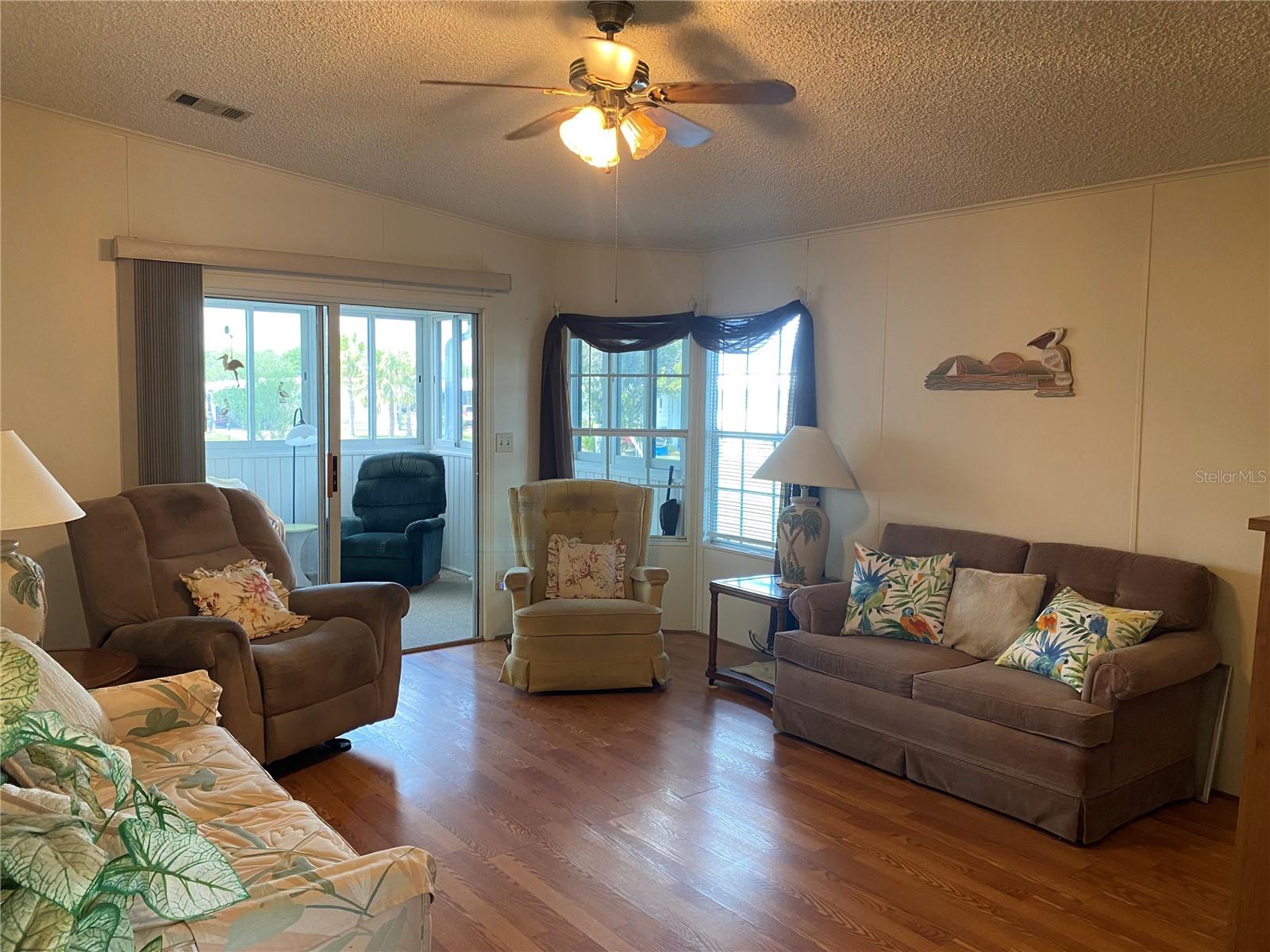 701 RIVERVIEW CIR — photo 12