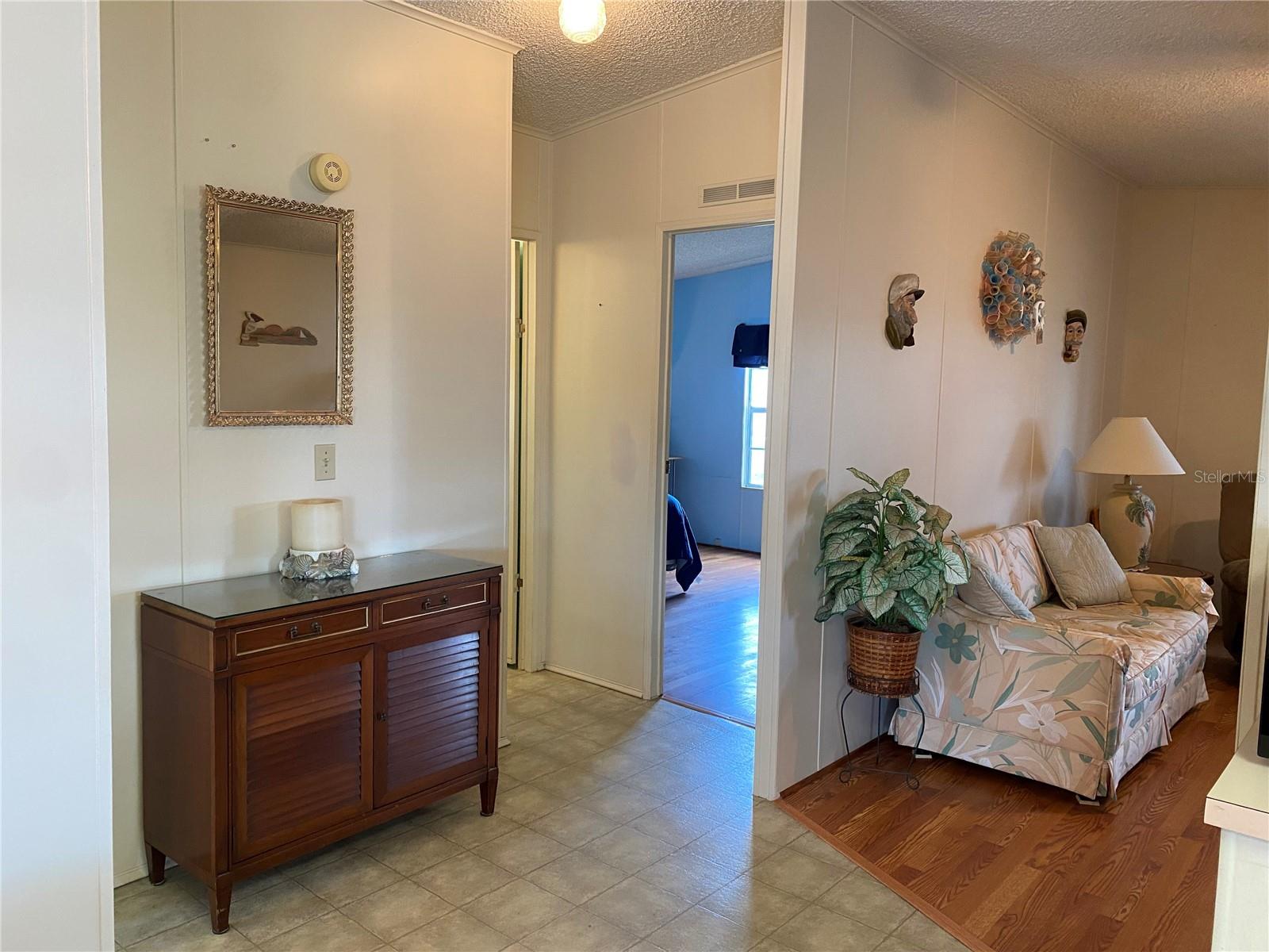 701 RIVERVIEW CIR — photo 10