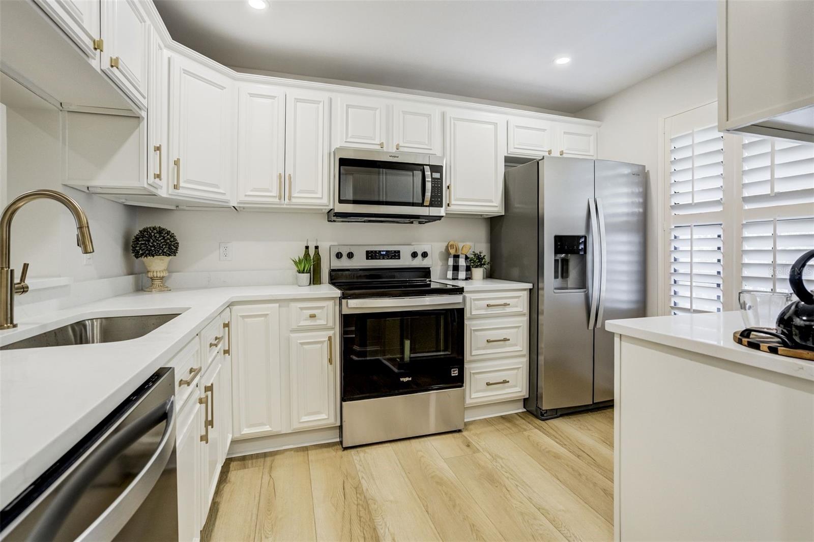 460 S PAULA DR #402 — photo 3
