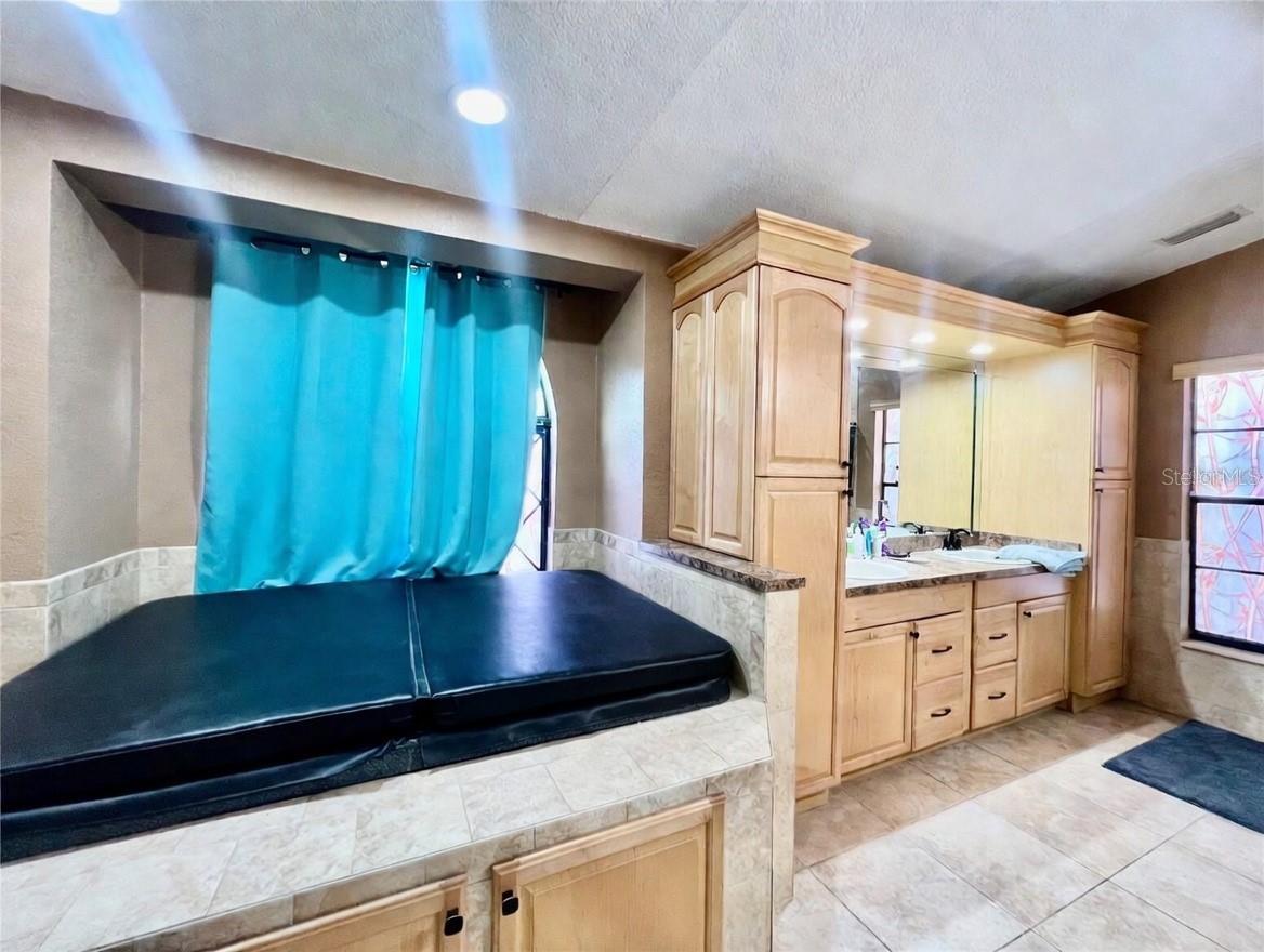5810 REDHAWK DR — photo 23