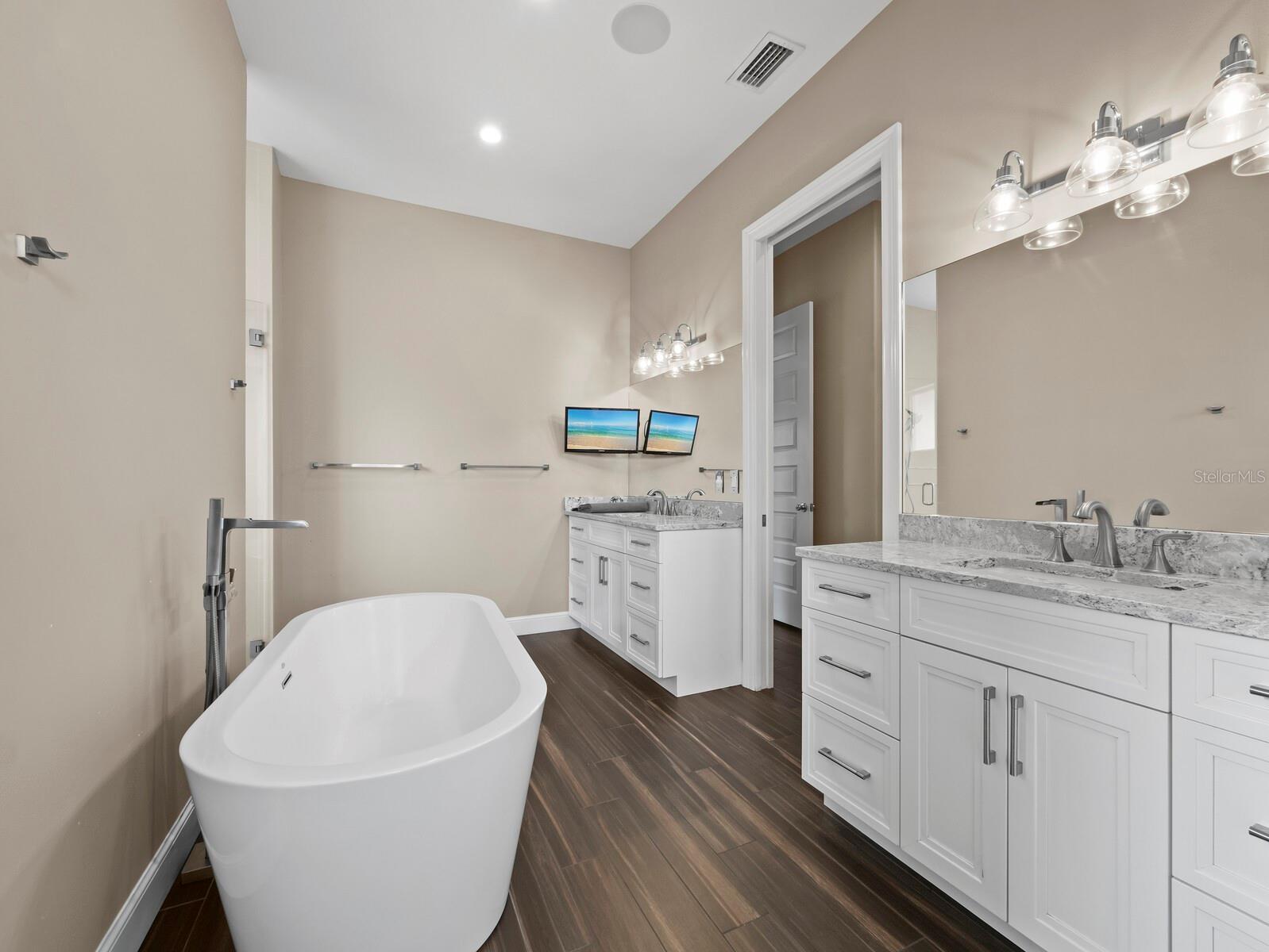 5618 BRITANNIA DR — photo 28