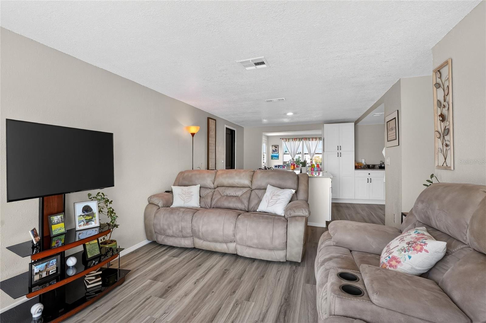 6108 FAIRWAY BLVD — photo 9
