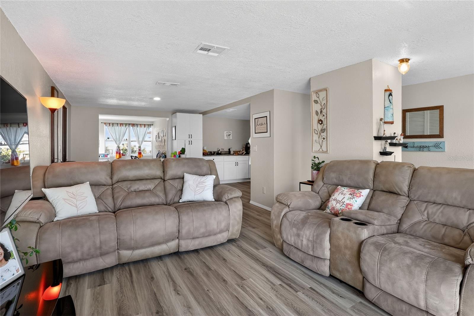 6108 FAIRWAY BLVD — photo 10