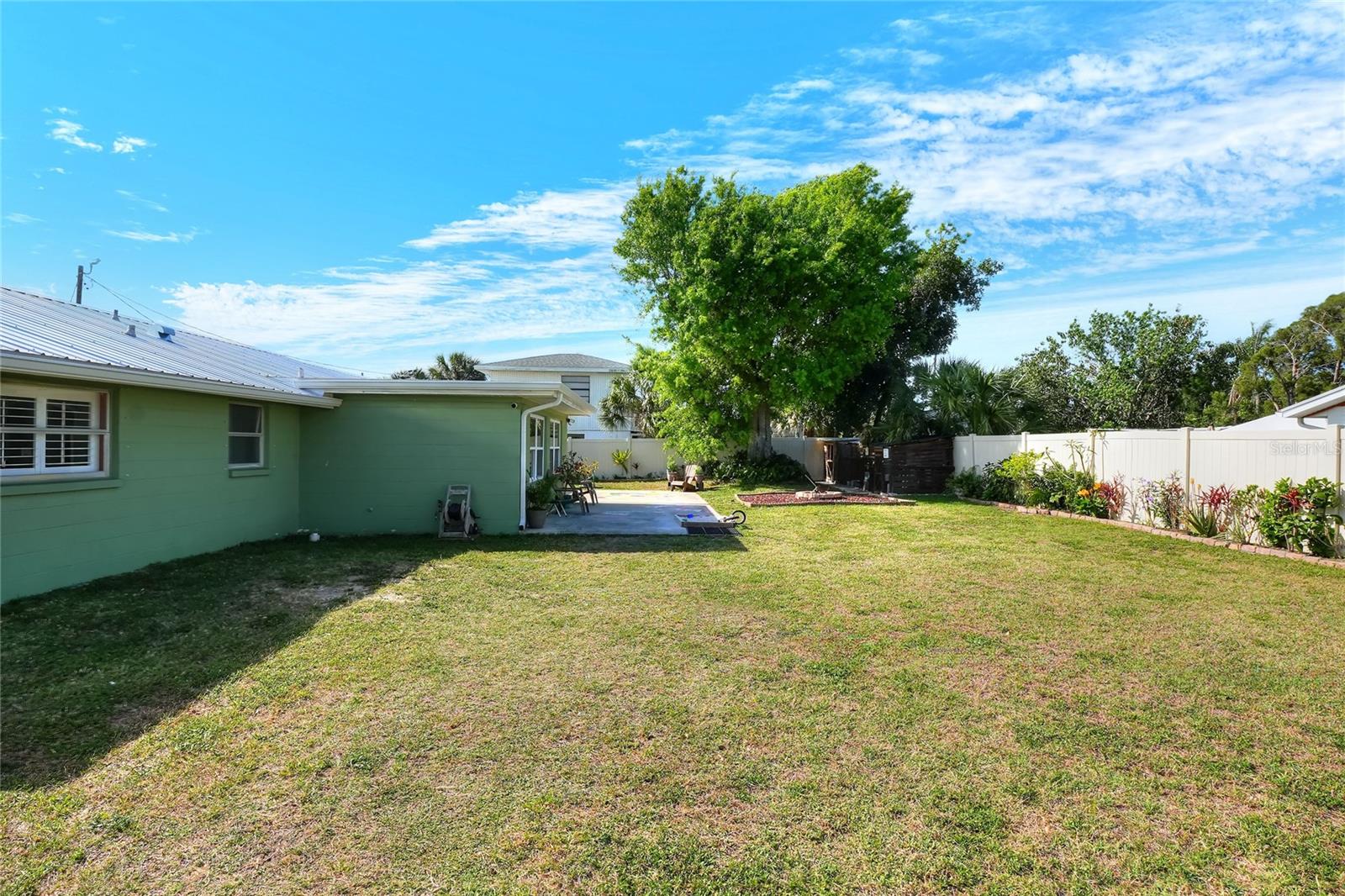 6108 FAIRWAY BLVD — photo 39